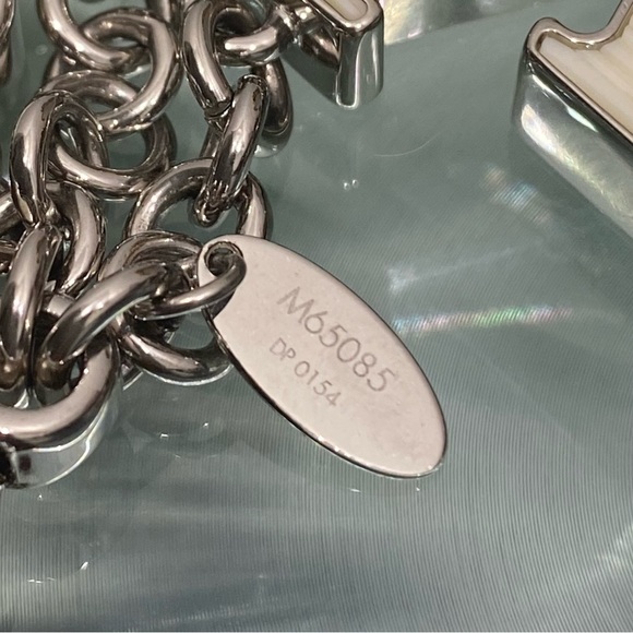 Authentic Louis Vuitton Fleur de Monogram Epi Ivory Bag Charm - Picture 6 of 6